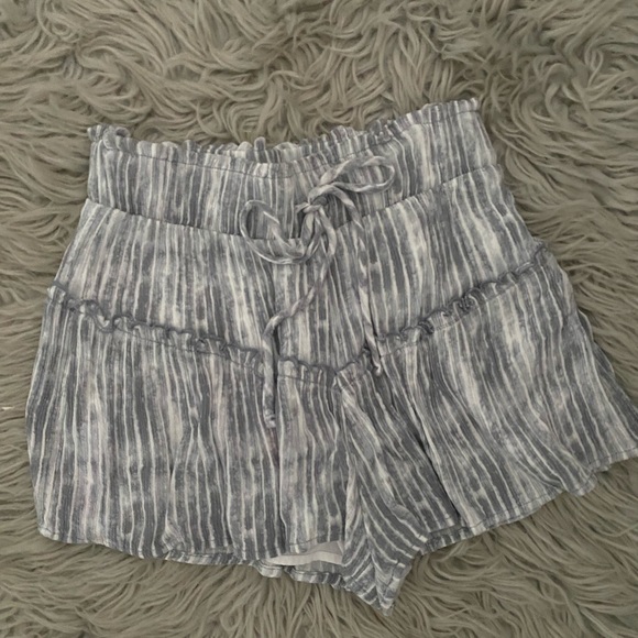 Stripped Flowy Shorts - Picture 1 of 3